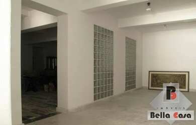 Imagem: O depósito possui 5 Vagas na garagem, 432m² de Área e está