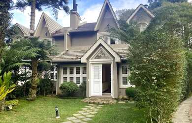 Imagem: A casa possui 3 Dormitórios, 2 Banheiros e 230m² de Área