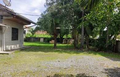 Imagem: A casa possui 3 Dormitórios, 3 Banheiros, 4 Vagas na garagem