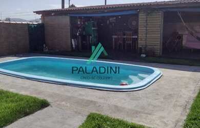 Imagem: A casa possui 2 Dormitórios, 2 Banheiros, 3 Vagas na garagem