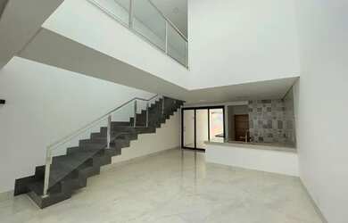 Imagem: A casa possui 3 Dormitórios, 3 Banheiros, 2 Vagas na garagem