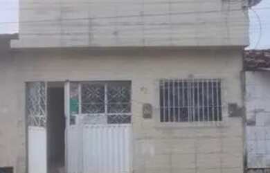 Imagem: A casa possui 4 Dormitórios, 3 Banheiros, 17m² de Área e