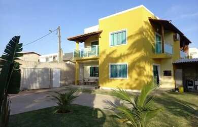 Imagem: A casa possui 3 Dormitórios, 3 Banheiros, 4 Vagas na garagem