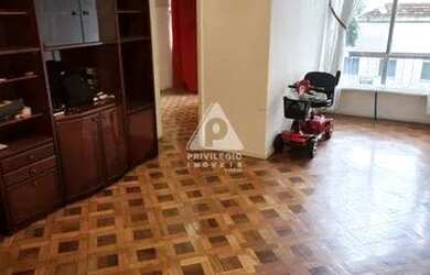 Imagem: O apartamento possui 2 Dormitórios, 2 Banheiros, 1 Vaga na