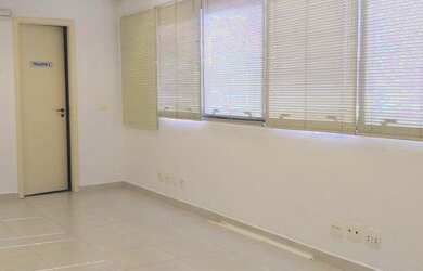 Imagem: O depósito possui 1 Vaga na garagem, 30m² de Área e está