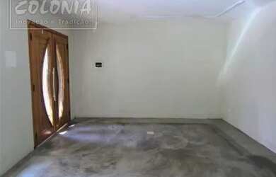 Imagem: O depósito possui 2 Vagas na garagem, 120m² de Área e está