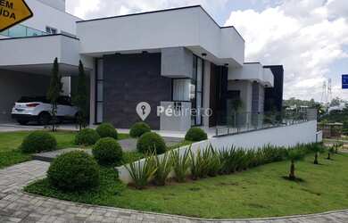 Imagem: A casa possui 3 Dormitórios, 5 Banheiros, 4 Vagas na garagem