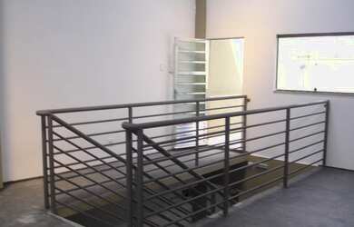 Imagem: O depósito possui 2 Vagas na garagem e 520m² de Área e está