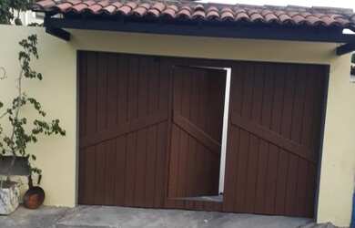 Imagem: A casa possui 2 Dormitórios, 1 Banheiro, 2 Vagas na garagem