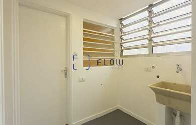 Imagem 12: Apartamento com 2 quartos (sem suíte), 2 banheiros, 1 vaga de garagem e elevador