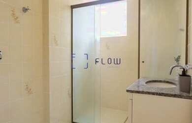 Imagem 3: Apartamento com 2 quartos (sem suíte), 2 banheiros, 1 vaga de garagem e elevador