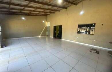 Imagem: A casa possui 2 Dormitórios e está localizado em Colônia