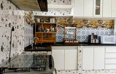 Imagem: A casa possui 3 Dormitórios, 2 Banheiros, 2 Vagas na garagem