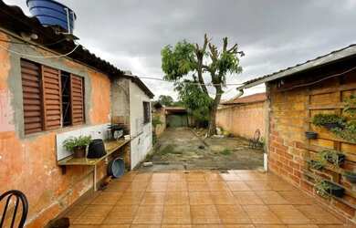 Imagem: A casa à venda possui 2 Dormitórios, 4 Banheiros, 5 Vagas