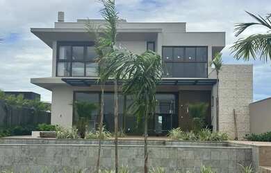 Imagem: A casa em condomínio possui 5 Dormitórios, 5 Banheiros, 4