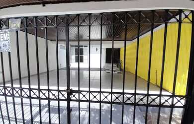 Imagem: A casa possui 4 Dormitórios, 4 Banheiros, 3 Vagas na garagem