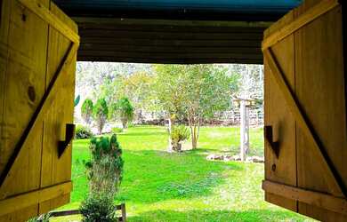 Imagem: A chácara possui 10.000m² de Área e está localizado em