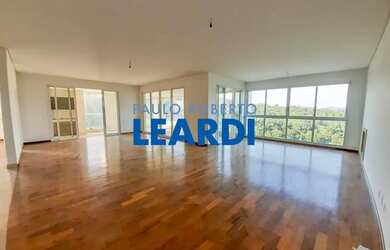 Imagem: O apartamento possui 5 Dormitórios, 5 Banheiros, 5 Vagas na