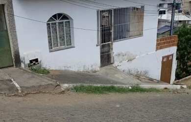 Imagem: A casa possui 4 Dormitórios, 4 Banheiros e 305m² de Área