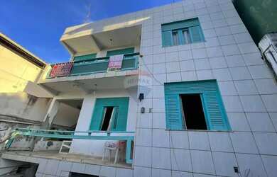 Imagem: A casa possui 4 Dormitórios, 3 Banheiros, 2 Vagas na garagem