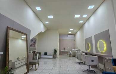 Imagem: O depósito possui 2 Vagas na garagem e 80m² de Área e está