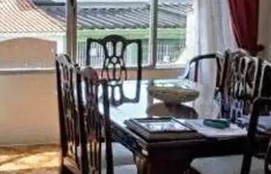 Imagem: A casa possui 2 Dormitórios, 2 Banheiros, 3 Vagas na garagem