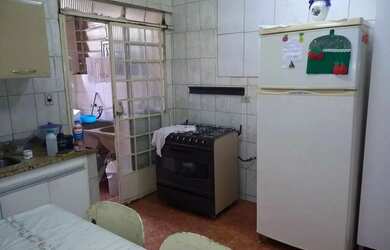 Imagem: A casa possui 3 Dormitórios, 2 Banheiros, 1 Vaga na garagem