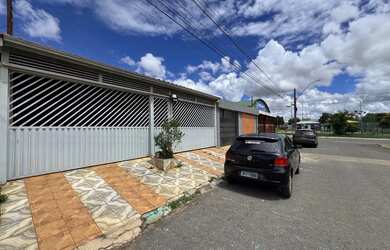 Imagem: A casa possui 3 Dormitórios, 2 Banheiros, 1.144m² de Área