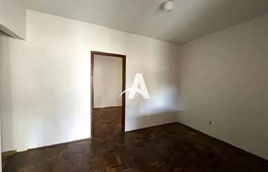 Imagem: A casa possui 3 Dormitórios, 2 Banheiros, 90m² de Área e