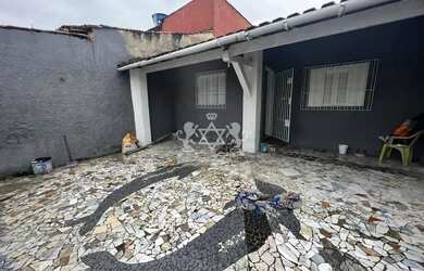 Imagem: A casa possui 2 Dormitórios, 1 Banheiro, 3 Vagas na garagem