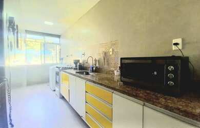 Imagem: O apartamento possui 2 Dormitórios, 1 Banheiro, 1 Vaga na garagem