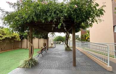 Imagem: O apartamento possui 3 Dormitórios, 1 Banheiro, 2 Vagas na