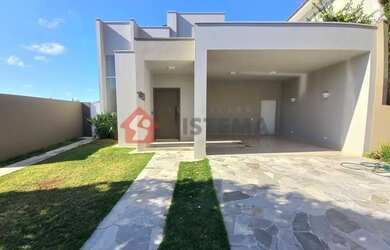 Imagem: A casa possui 4 Dormitórios, 4 Banheiros, 1 Vaga na garagem