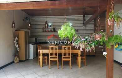 Imagem: A casa possui 3 Dormitórios, 3 Banheiros, 3 Vagas na garagem