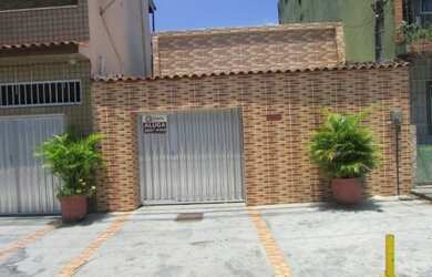 Imagem: A casa possui 1 Dormitório, 1 Banheiro, 1 Vaga na garagem