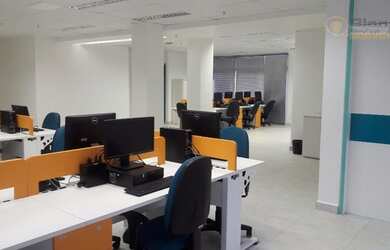 Imagem: O depósito possui 5 Vagas na garagem, 380m² de Área e está