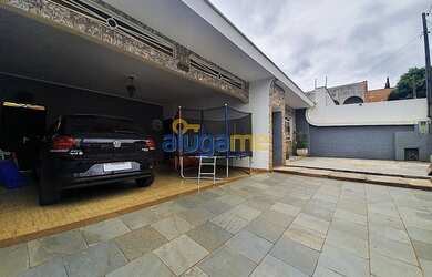 Imagem: O depósito possui 4 Vagas na garagem, 300m² de Área e está