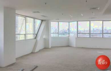 Imagem: O depósito possui 2 Vagas na garagem, 114m² de Área e Imóvel