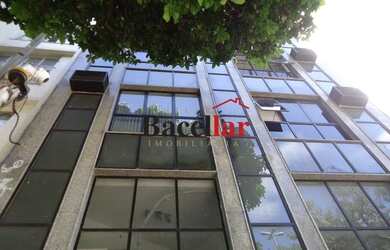 Imagem: O depósito possui 1 Vaga na garagem e 37m² de Área e está