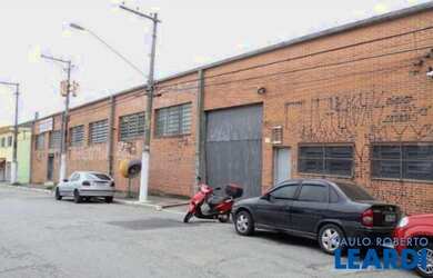 Imagem: O depósito possui 5 Vagas na garagem, 3.418m² de Área e
