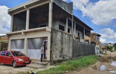 Imagem: A casa possui 4 Dormitórios, 5 Banheiros, 3 Vagas na garagem