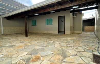 Imagem: A casa em condomínio possui 2 Dormitórios, 2 Banheiros, 4