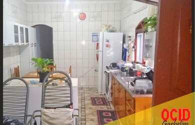 Imagem: A casa possui 2 Dormitórios, 2 Banheiros, 150m² de Área e