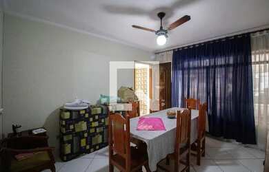 Imagem: A casa possui 3 Dormitórios, 5 Banheiros, 2 Vagas na garagem