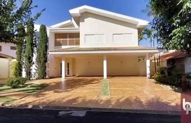 Imagem: A casa em condomínio possui 4 Dormitórios, 5 Banheiros, 4