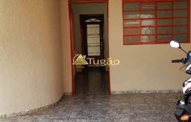 Imagem: A casa possui 2 Dormitórios, 1 Banheiro, 1 Vaga na garagem