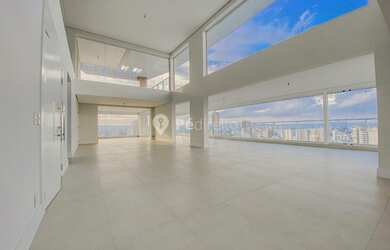 Imagem: O apartamento na cobertura possui 4 Dormitórios, 5 Banheiros