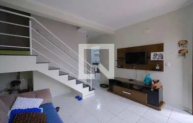 Imagem: A casa e possui 3 Dormitórios, Suítes, 2 Banheiros, 2 Vagas