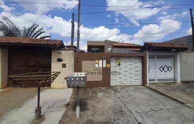 Imagem: A casa possui 3 Dormitórios, 1 Banheiro, 150m² de Área e