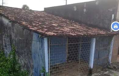 Imagem: A casa possui 3 Dormitórios, 1 Banheiro, 1 Vaga na garagem